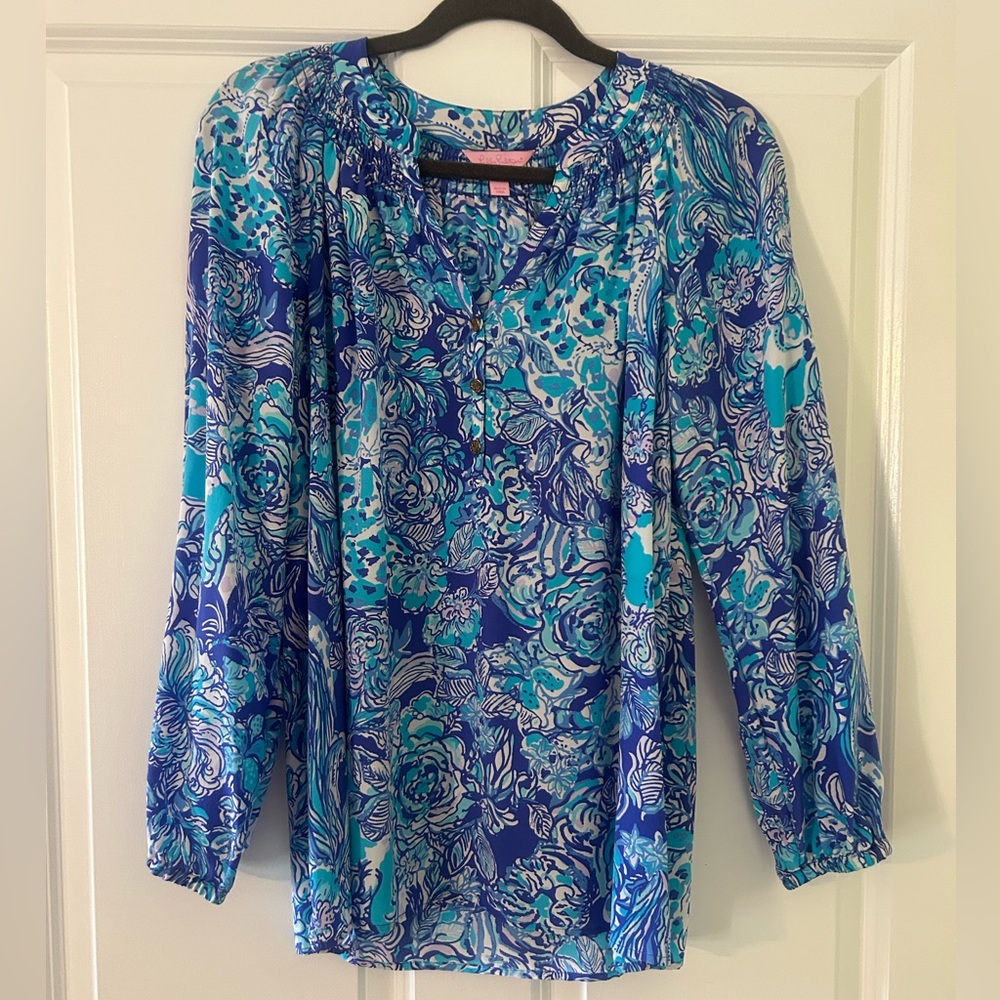 Beautiful Lilly Pulitzer Elsa blouse; size Medium